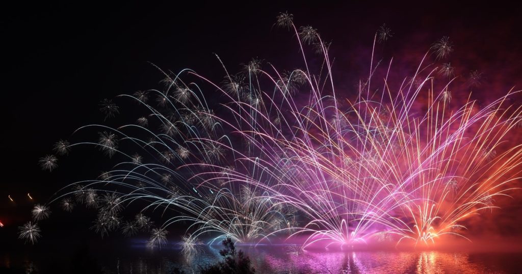 咲花温泉水中花火大会