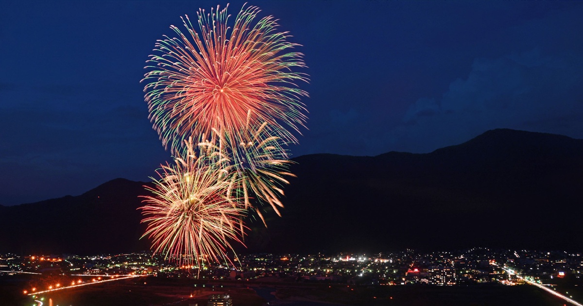 信州千曲市千曲川納涼煙火大会