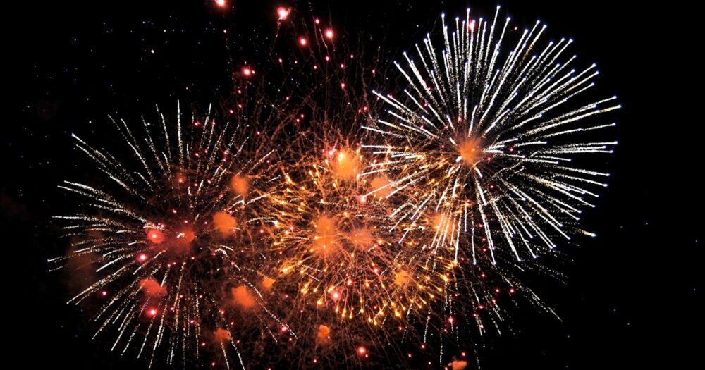 東松島市鳴瀬流灯花火大会