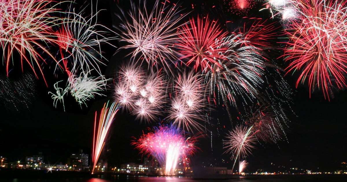 網代温泉海上花火大会
