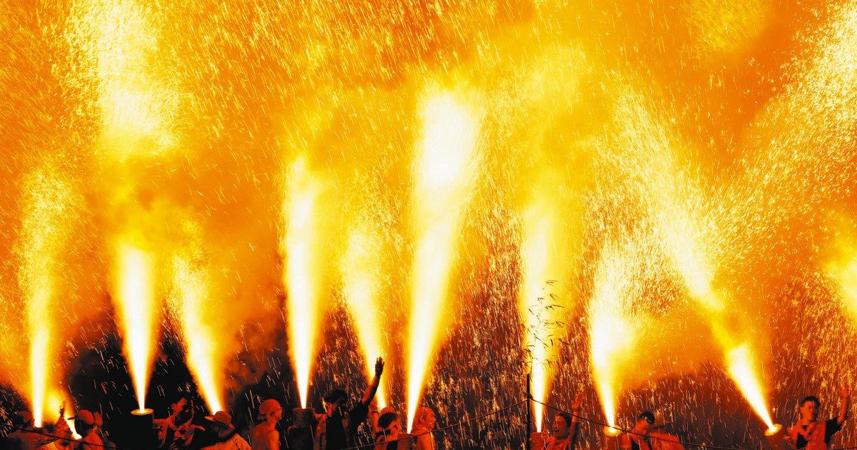 新居諏訪神社奉納煙火祭礼