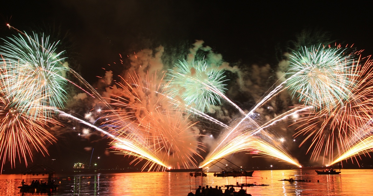 宮津燈籠流し花火大会